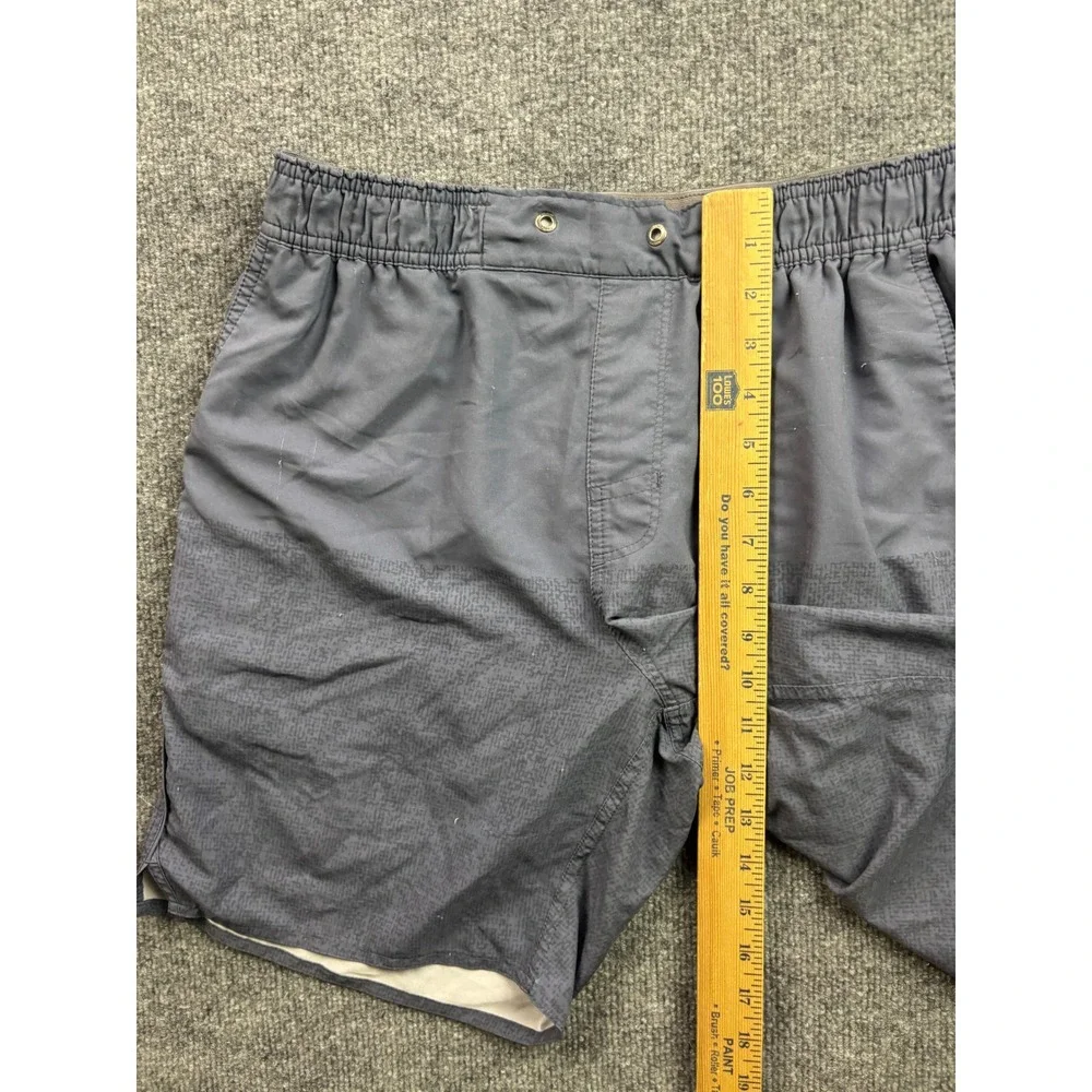 Vuori Board Shorts Mens Medium Gray Geometric Pattern Active Swim Trunks